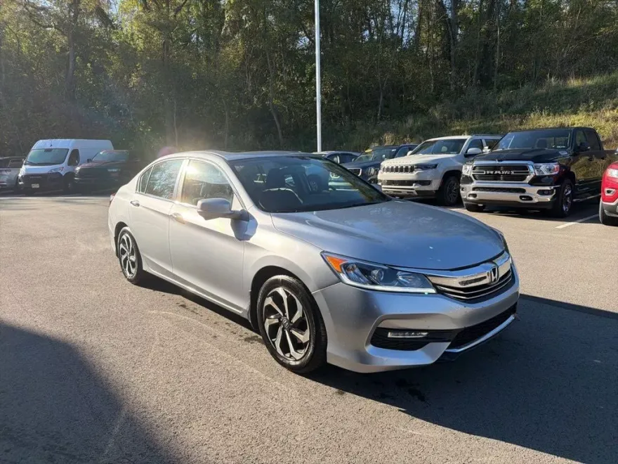 2017 Honda Accord EX photo 1