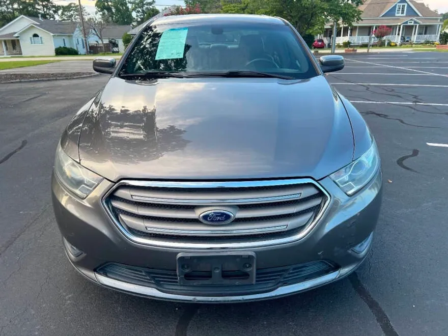 2013 Ford Taurus SEL photo 1