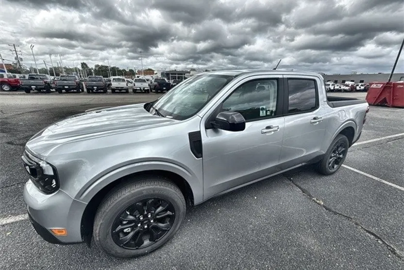 2024 Ford Maverick Lariat photo 1
