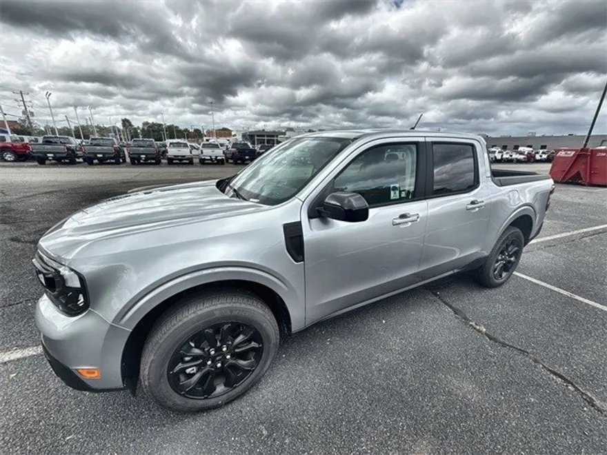 2024 Ford Maverick Lariat photo 1