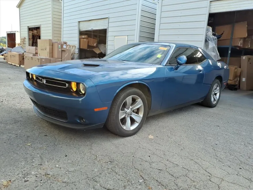 2021 Dodge Challenger SXT photo 1