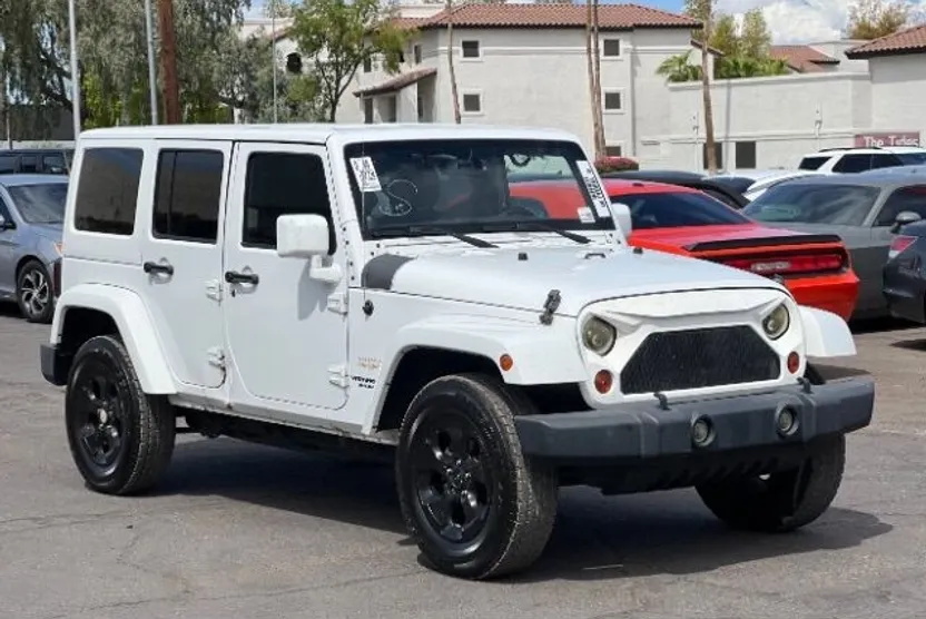 2013 Jeep Wrangler Unlimited Sahara photo 1