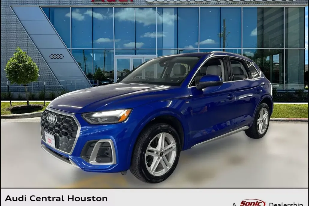 2022 Audi Q5 S line Premium Plus photo 1