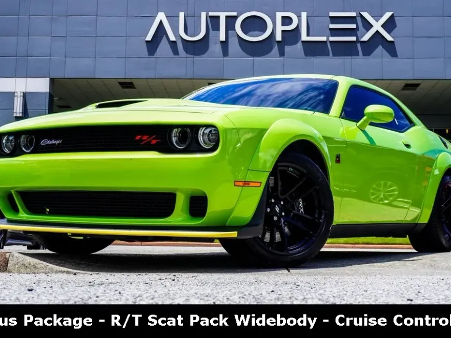 2023 Dodge Challenger R/T Scat Pack Widebody photo 1