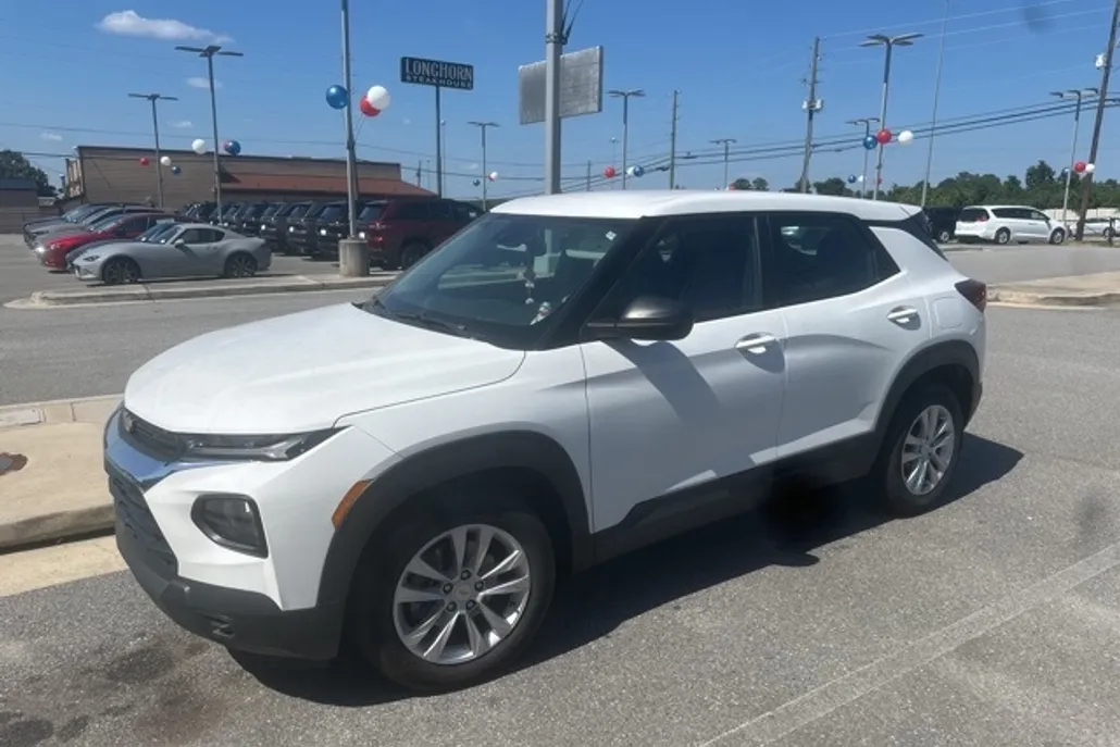 2023 Chevrolet Trailblazer LS photo 1