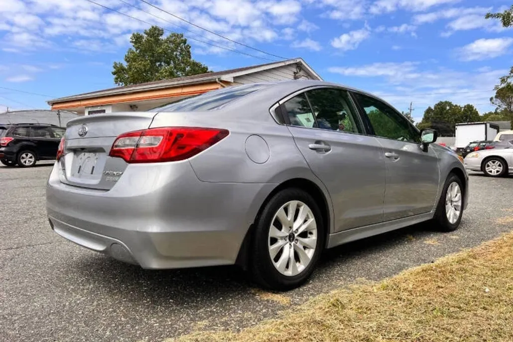 2017 Subaru Legacy 2.5i photo 1