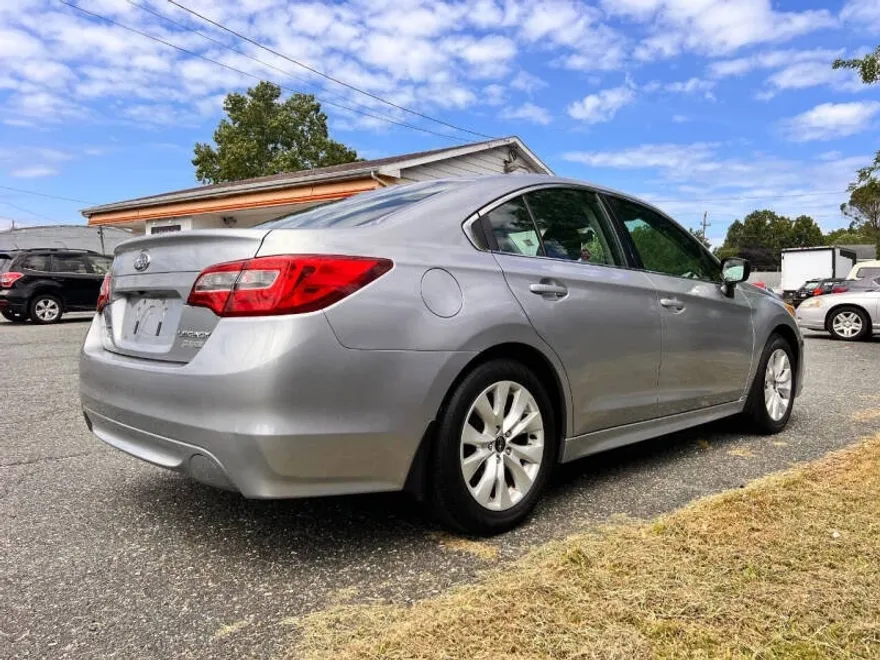 2017 Subaru Legacy 2.5i photo 1