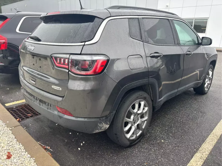 2022 Jeep Compass Latitude Lux photo 1