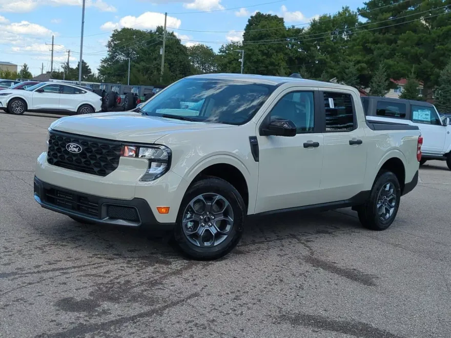 2025 Ford Maverick XLT photo 1