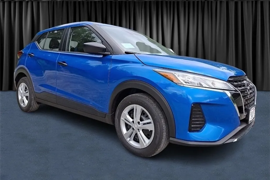 2025 Nissan Kicks Play S photo 1