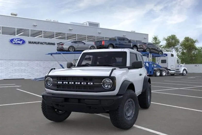 2025 Ford Bronco Base photo 1