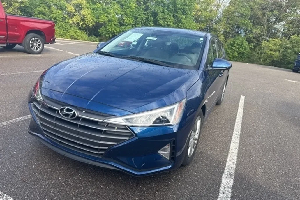 2020 Hyundai Elantra SEL photo 1