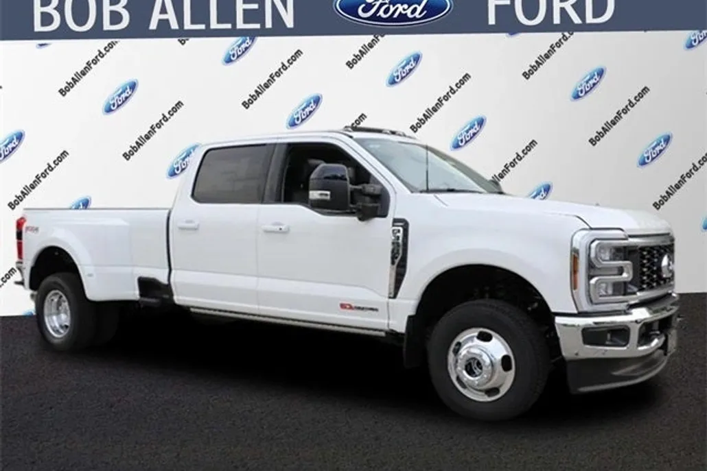 2025 Ford F-350 Lariat photo 1