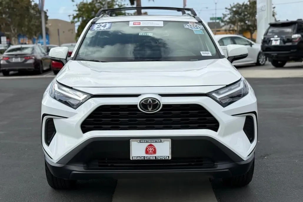 2024 Toyota RAV4 XLE photo 1