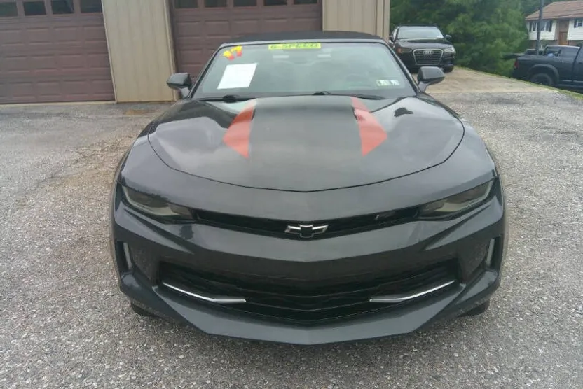 2017 Chevrolet Camaro 2LT photo 1