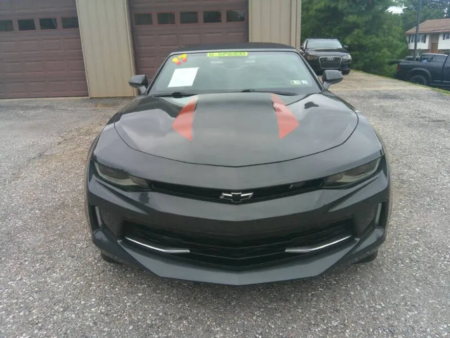 2017 Chevrolet Camaro 2LT photo 1
