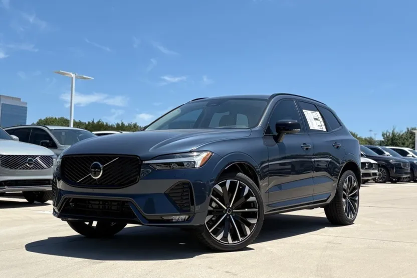 2026 Volvo XC60 B5 photo 1