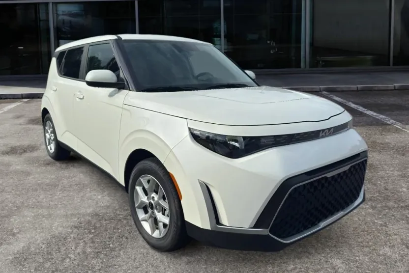 2025 Kia Soul S photo 1