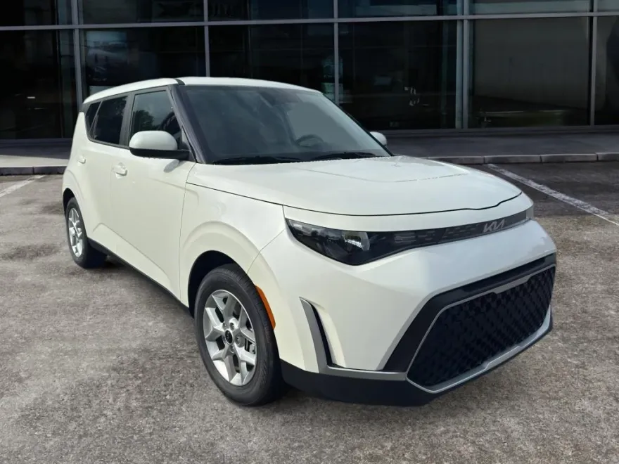 2025 Kia Soul S photo 1