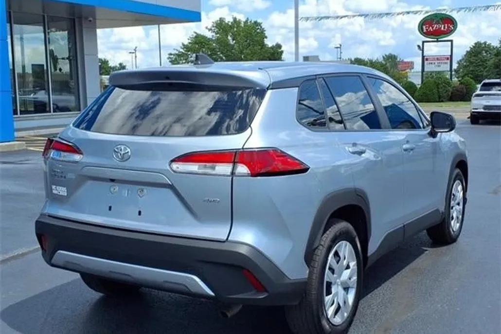2023 Toyota Corolla Cross L photo 1