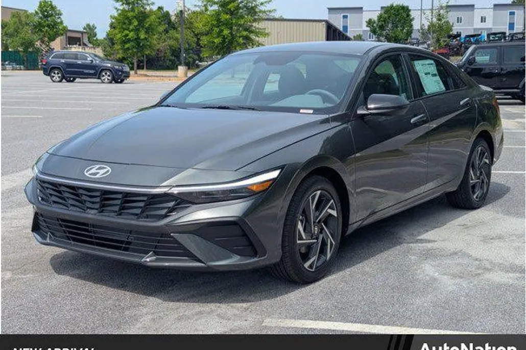 2025 Hyundai Elantra SEL Sport photo 1