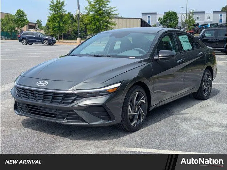 2025 Hyundai Elantra SEL Sport photo 1