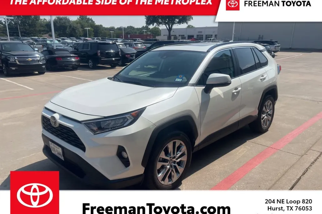 2021 Toyota RAV4 XLE Premium photo 1