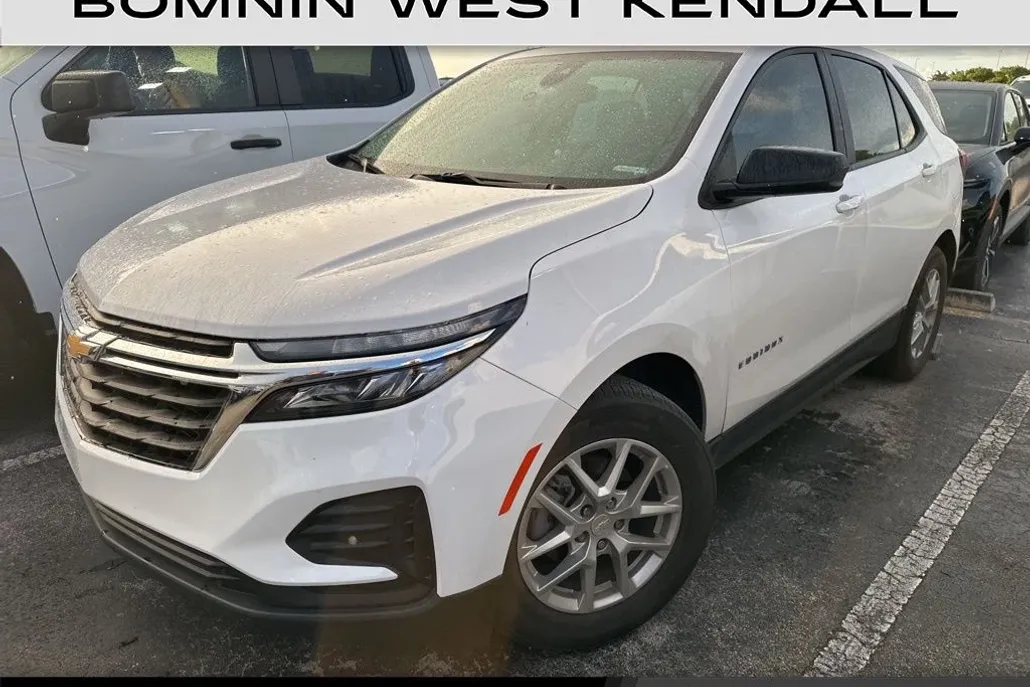 2023 Chevrolet Equinox LS photo 1