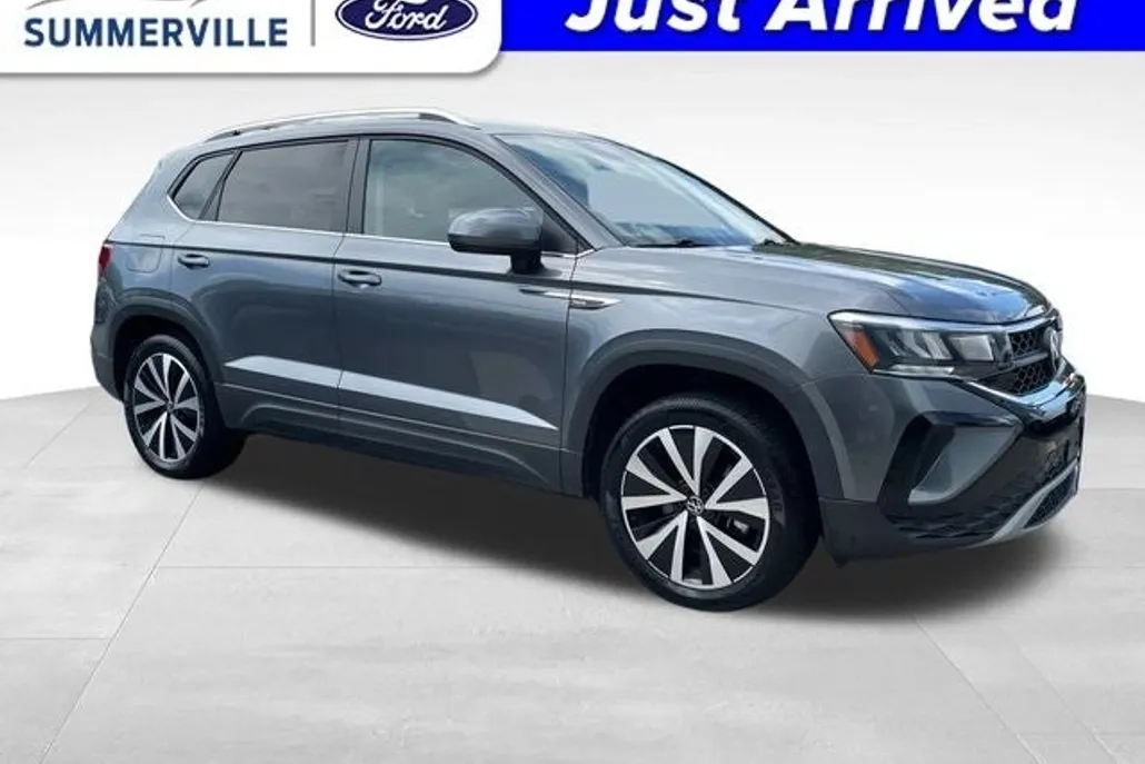 2022 Volkswagen Taos SE photo 1