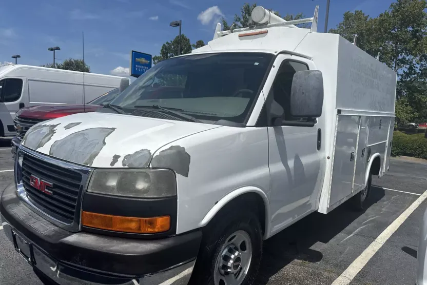 2011 Gmc Savana 3500 Cutaway photo 1