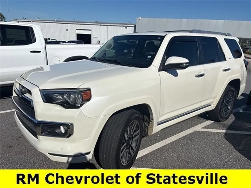 2017 Toyota 4Runner Limited photo 1