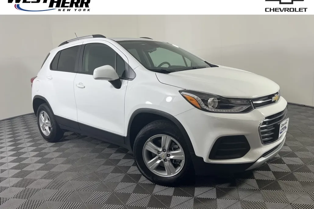 2022 Chevrolet Trax LT photo 1