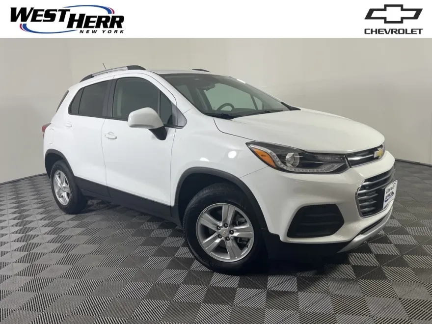 2022 Chevrolet Trax LT photo 1