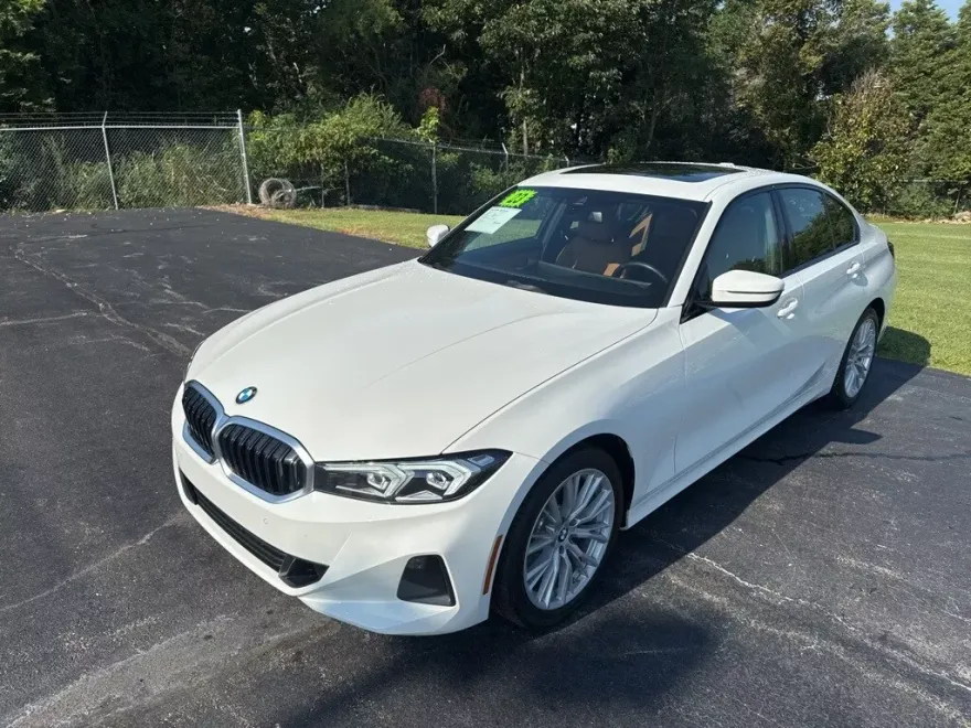 2023 Bmw 330i photo 1