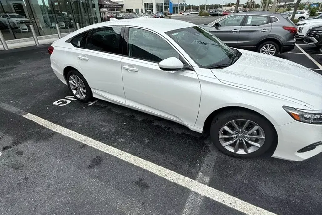 2022 Honda Accord LX photo 1