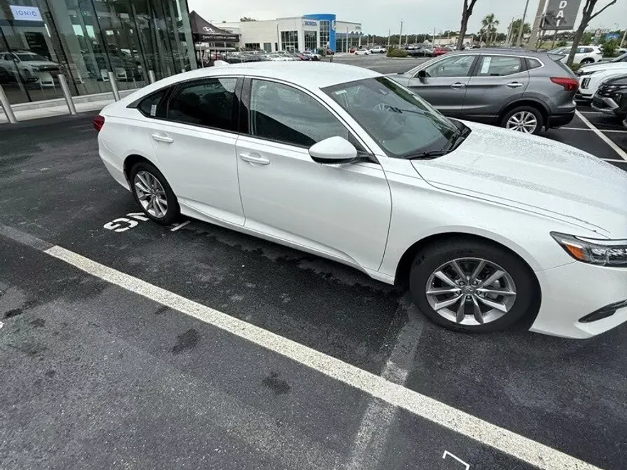 2022 Honda Accord LX photo 1
