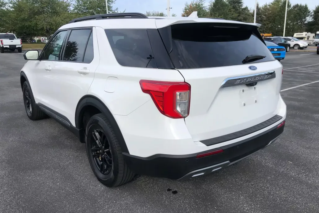 2020 Ford Explorer XLT photo 1