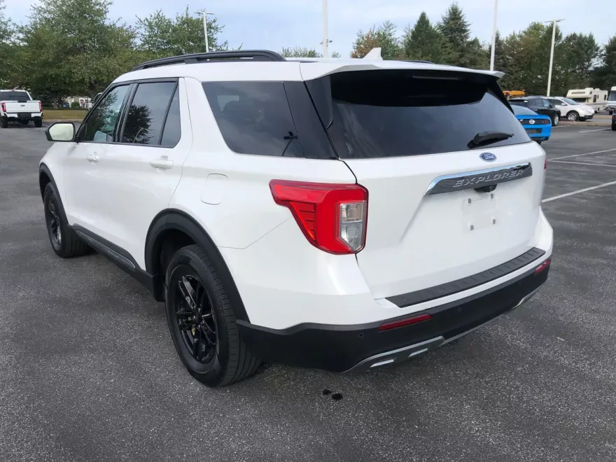 2020 Ford Explorer XLT photo 1