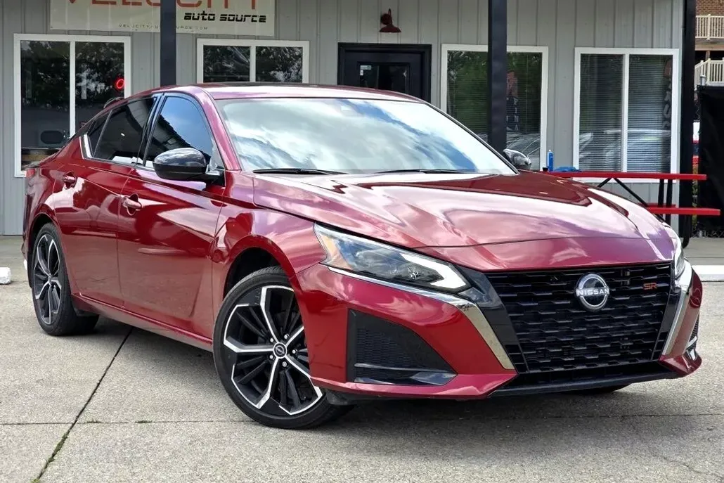 2024 Nissan Altima 2.5 SR photo 1