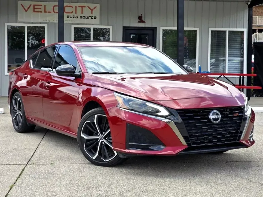 2024 Nissan Altima 2.5 SR photo 1