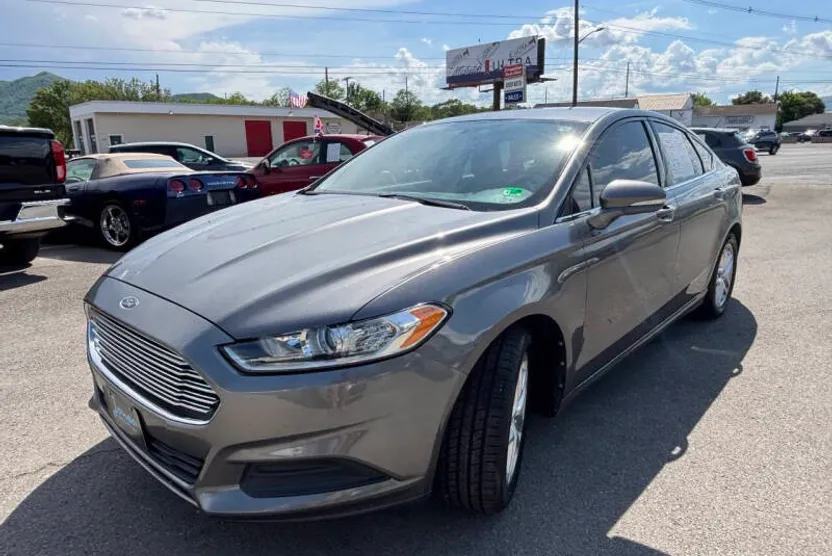 2013 Ford Fusion SE photo 1