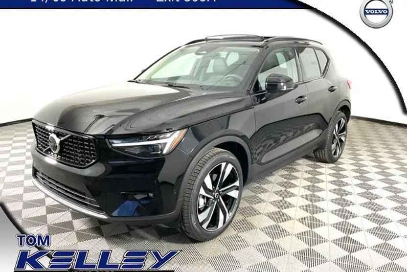 2025 Volvo XC40 photo 1