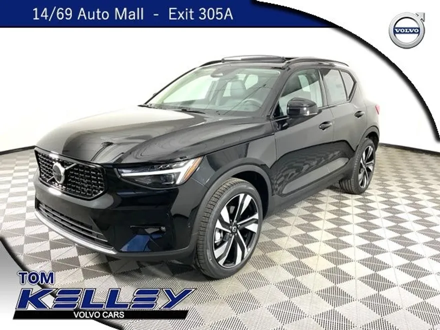 2025 Volvo XC40 photo 1