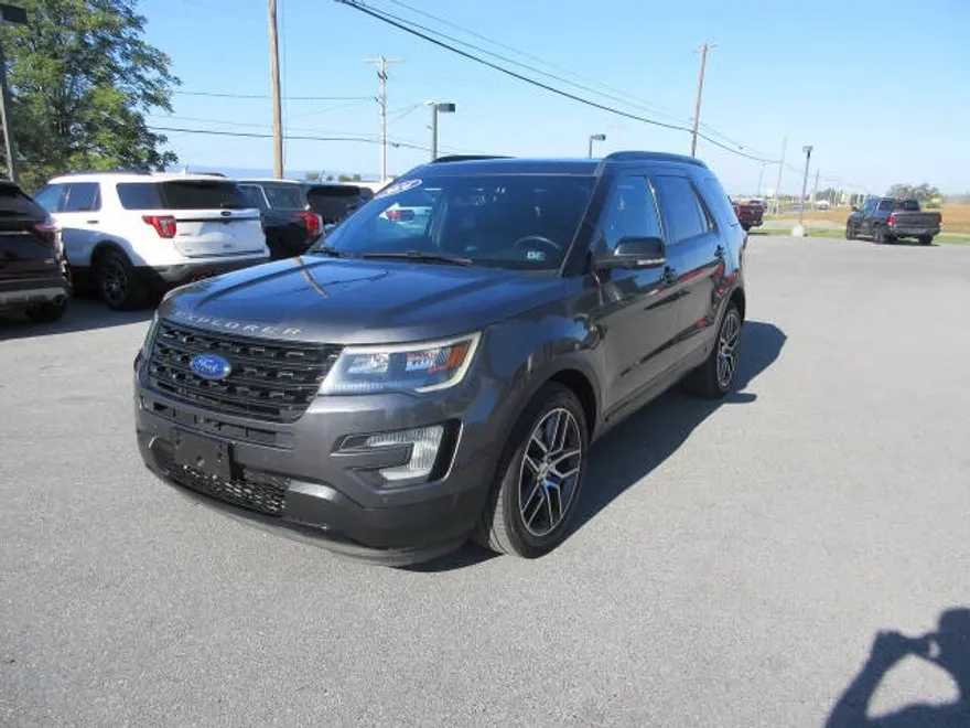 2016 Ford Explorer Sport photo 1