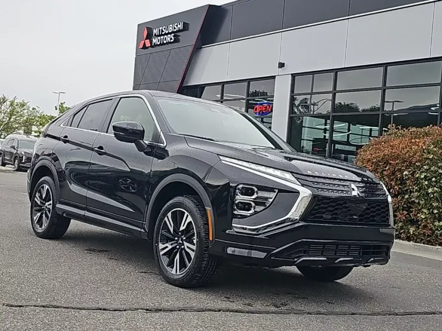 2025 Mitsubishi Eclipse Cross LE photo 1