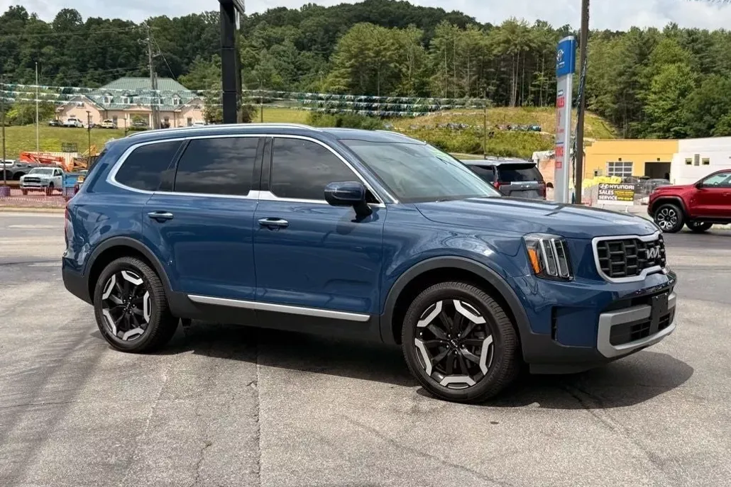 2024 Kia Telluride S photo 1