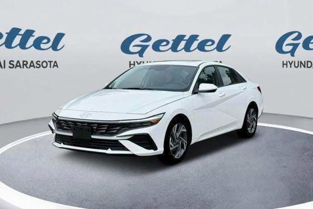 2025 Hyundai Elantra SEL Convenience photo 1
