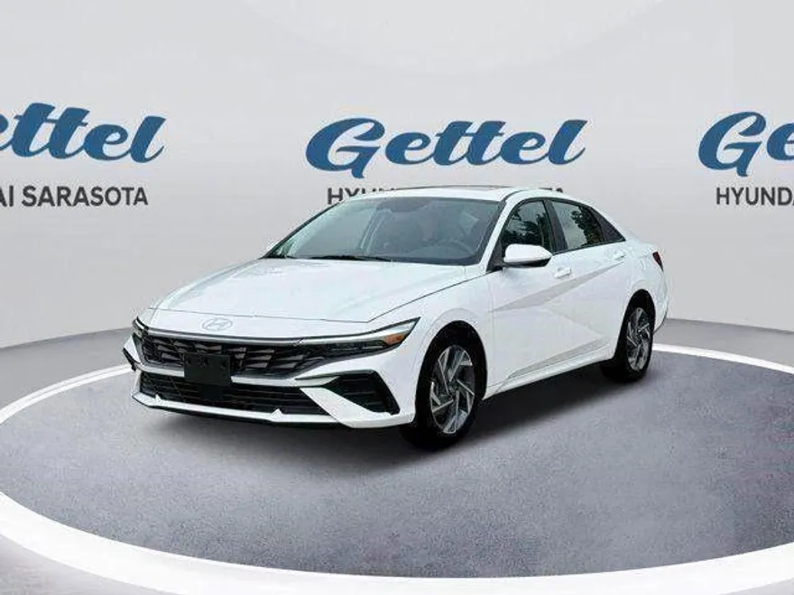 2025 Hyundai Elantra SEL Convenience photo 1