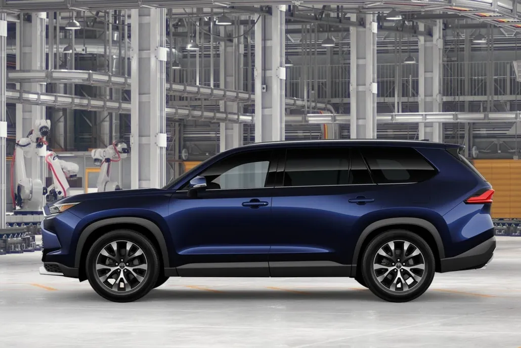 2026 Toyota Highlander Limited Hybrid photo 1