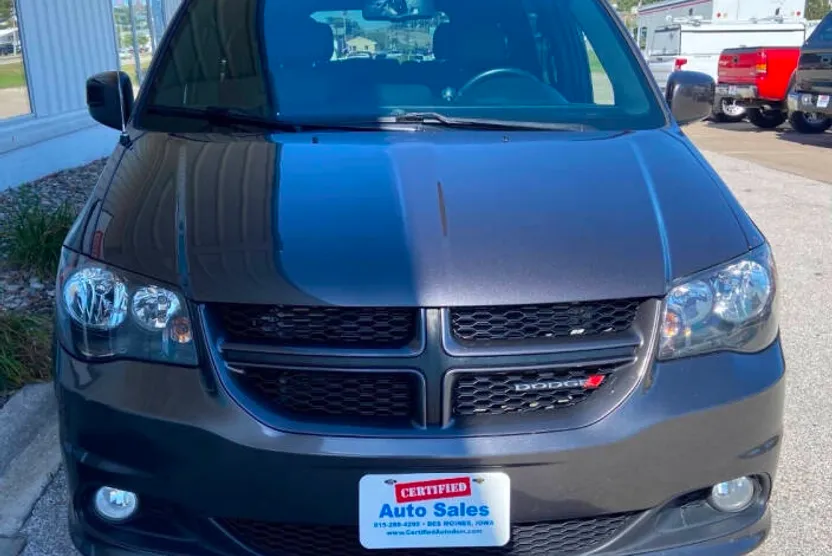 2015 Dodge Grand Caravan R/T photo 1